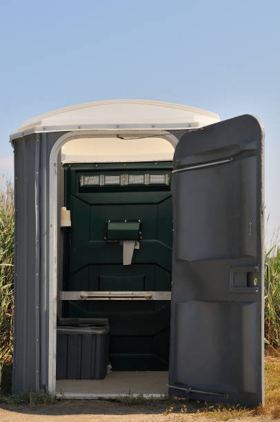 Best Porta potty delivery and setup  in Maple Plain, MN