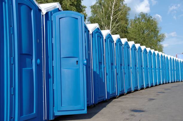 Best Portable restroom trailer rental  in Maple Plain, MN